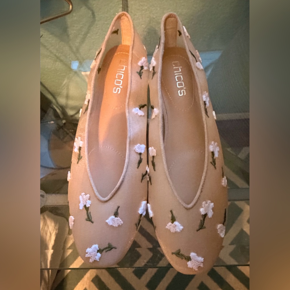 Chico's Beige/Nude/Sheer Floral Embroidered Flats-BRAND NEW! Still in box